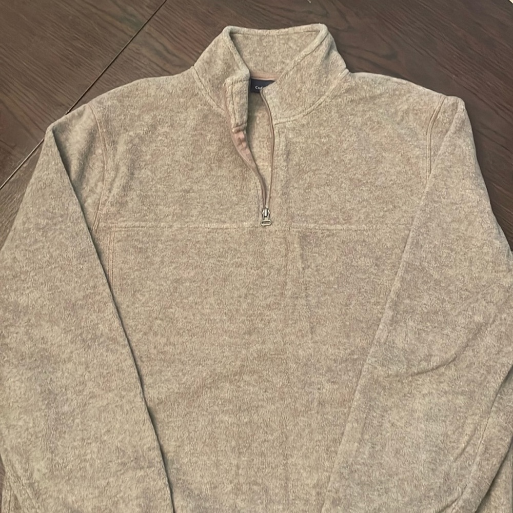 Men’s pullover with zipper neck. Size large.